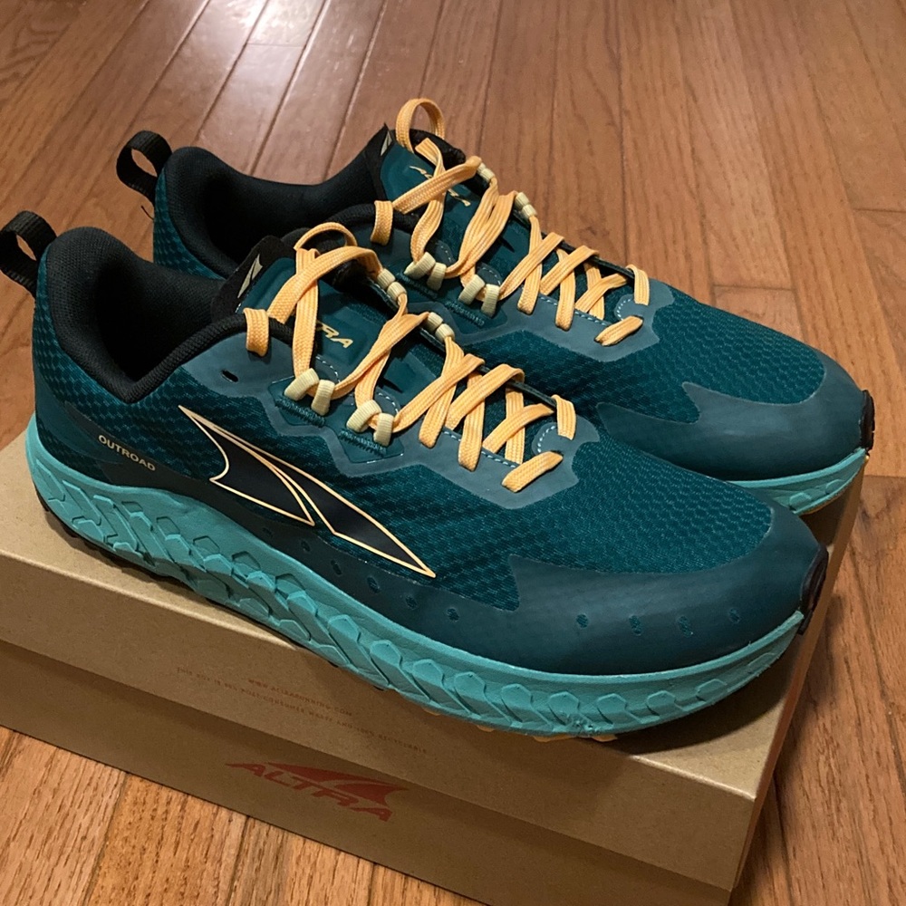 Mens Altra Outroad running shoes size 11.5